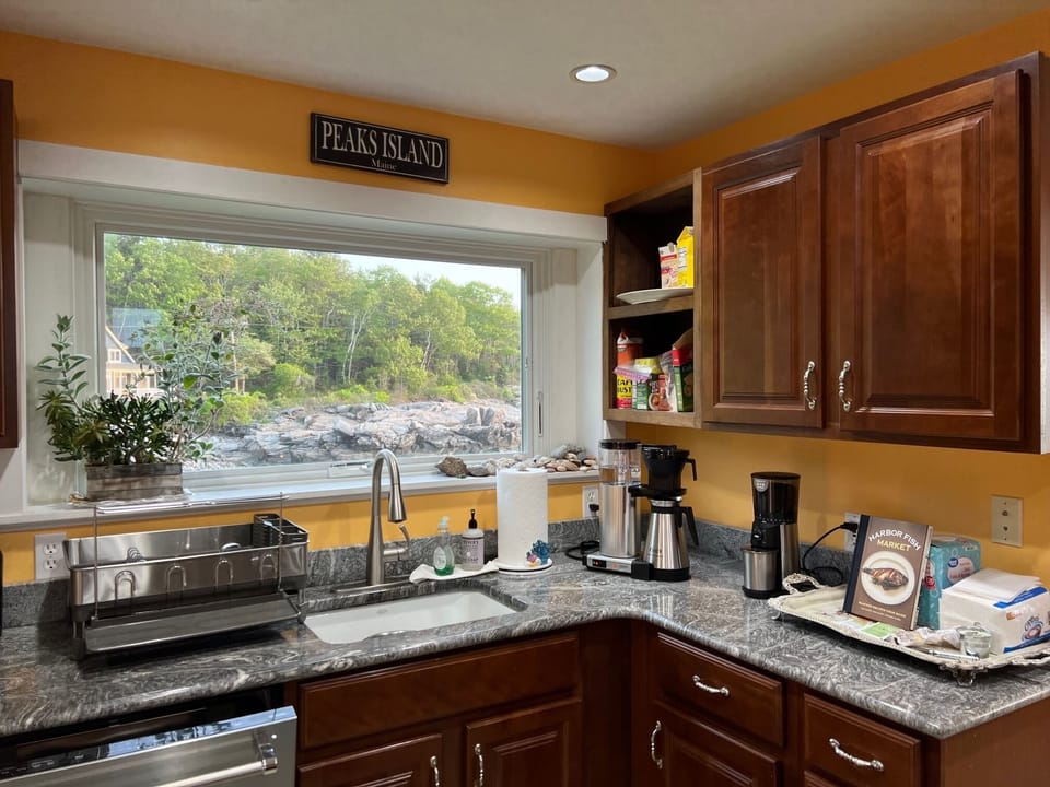 Fully equipt kitchen.
