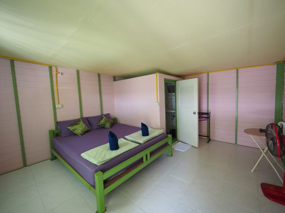 Standard Double Room with Fan  | Rollaway beds (surcharge), WiFi (free), bed sheets