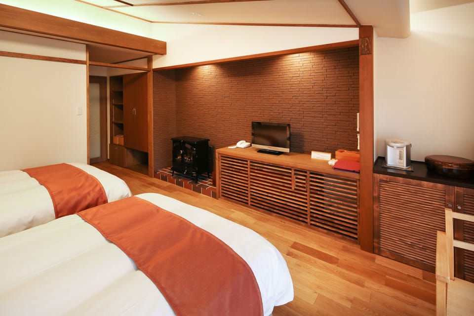 Lodge Style Twin Room | In-room safe, desk, soundproofing, free WiFi