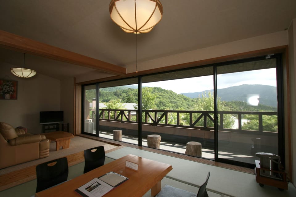 Suite | In-room safe, desk, soundproofing, free WiFi