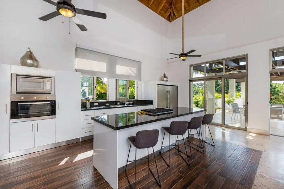 Villa Hermosa: fully equipped kitchen (private chef included)