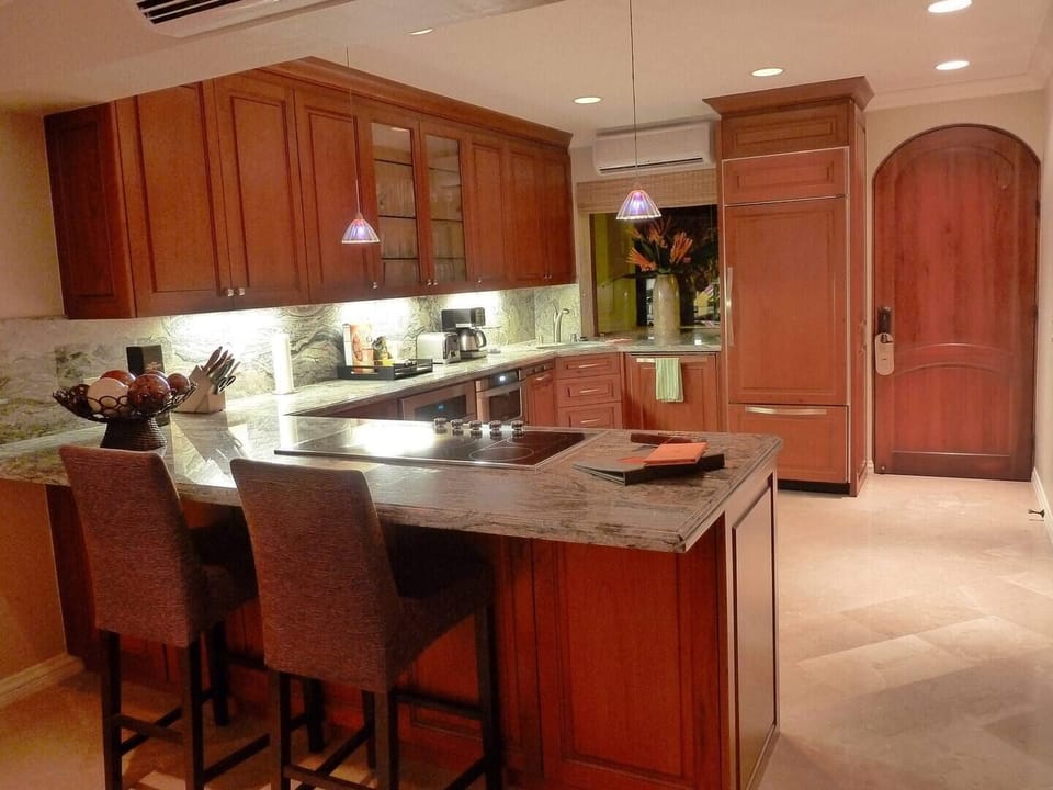 Chef's kitchen.  EVERYTHING you can think of to cook with and probably more!