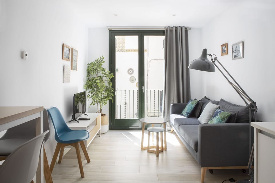 Here you can see the living room of the holiday apartment in Sitges, with a television and air conditioning.