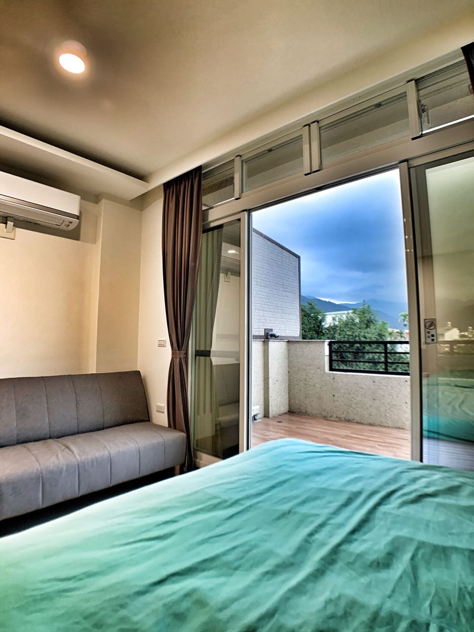 Deluxe Quadruple Room | Hypo-allergenic bedding, blackout drapes, soundproofing, free WiFi