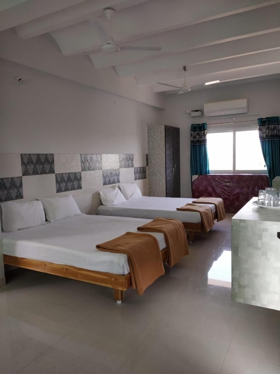 Free WiFi, bed sheets