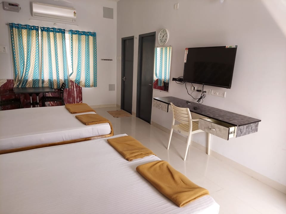 Deluxe Quadruple Room | Free WiFi, bed sheets