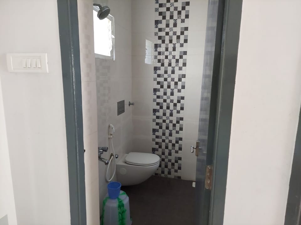 Superior Quadruple Room | Bathroom | Shower, towels