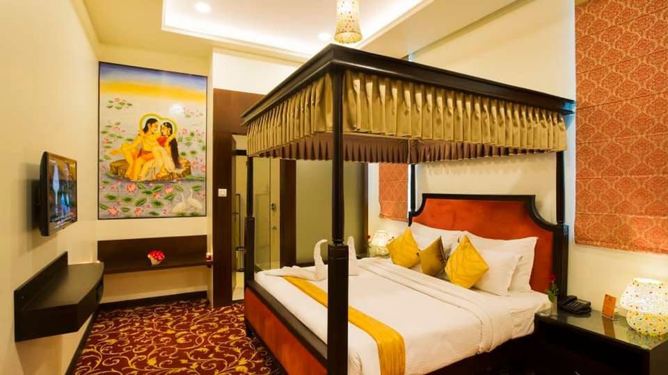 Executive Suite, Non Smoking | In-room safe, soundproofing, free WiFi