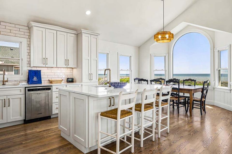 Top-Level Kitchen with Bar (seats 5)
