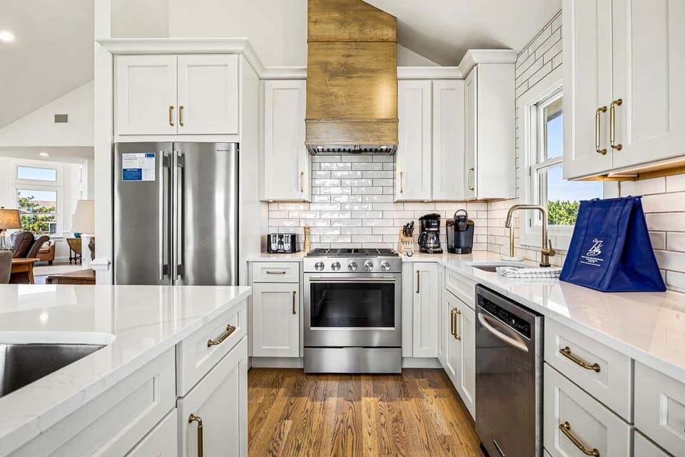 Top-Level Kitchen with Bar (seats 5)