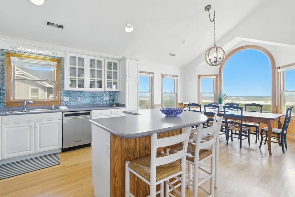 Top-Level Kitchen with Bar (seats 5)