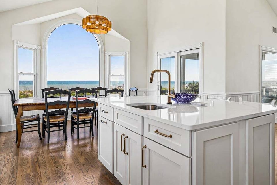Top-Level Kitchen with Bar (seats 5)