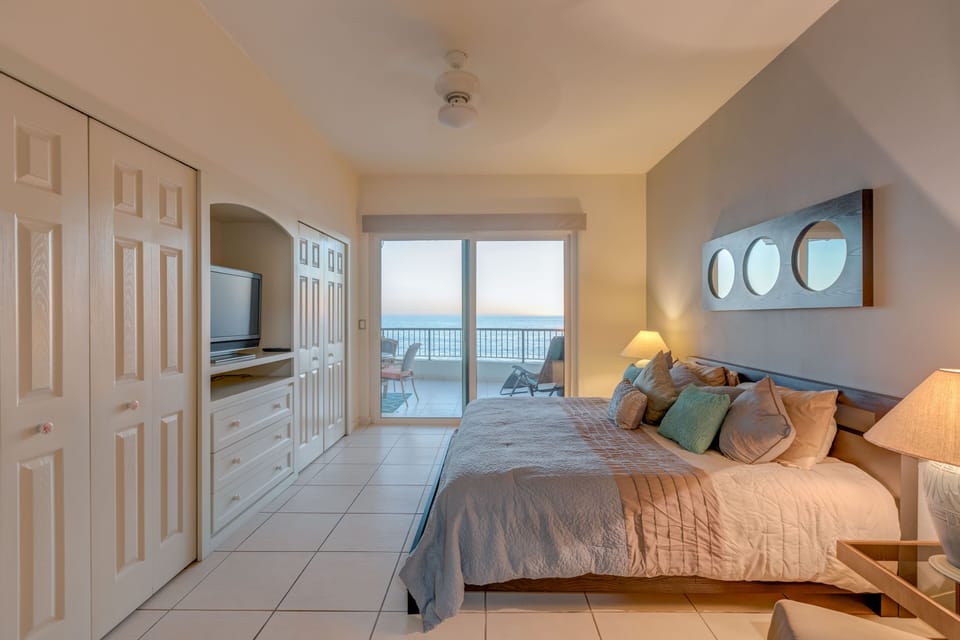 Master Bedroom overlooking the Ocean
