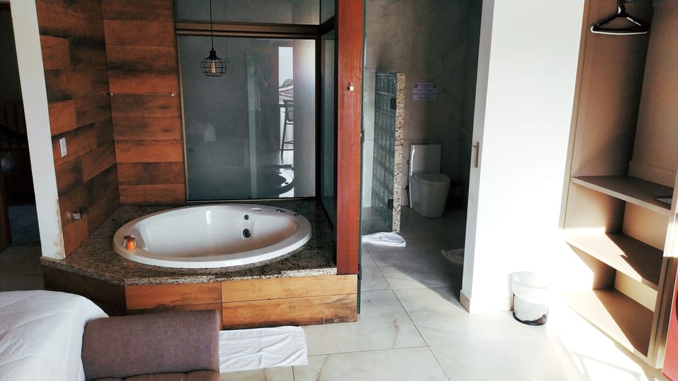 Deluxe Double Room | Bathroom | Free toiletries, hair dryer, towels, soap