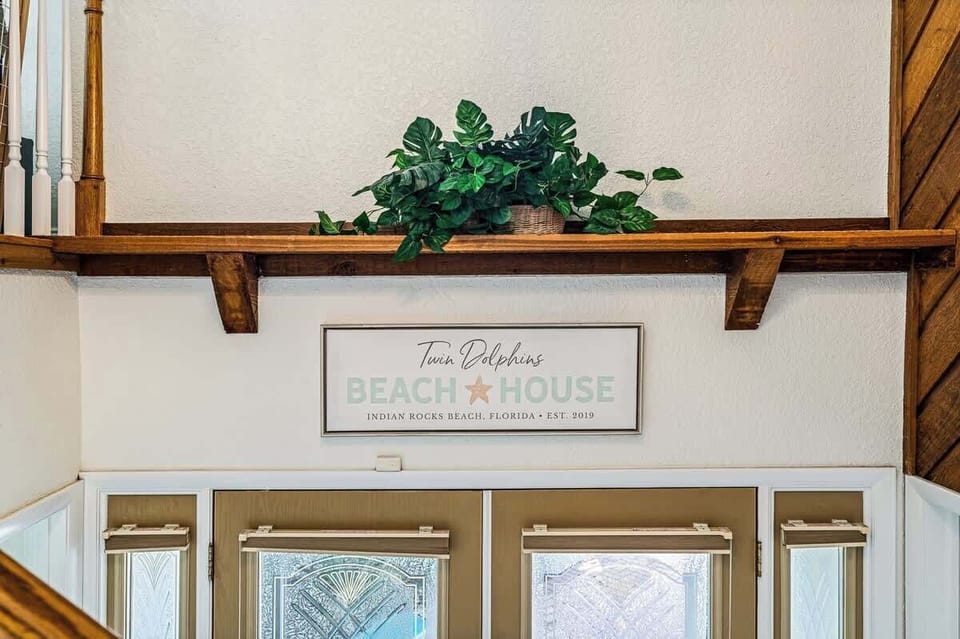 Welcome to the Twin Dolphins Beach House Vacation Rental