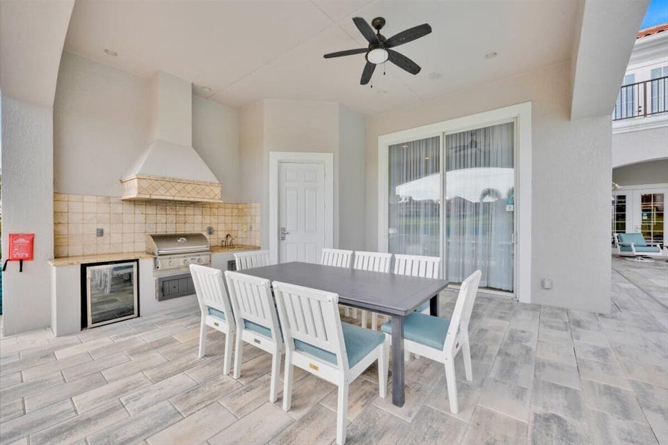 8 Person outdoor dining with Full Kitchen, inline gas grill and Pool bathroom!