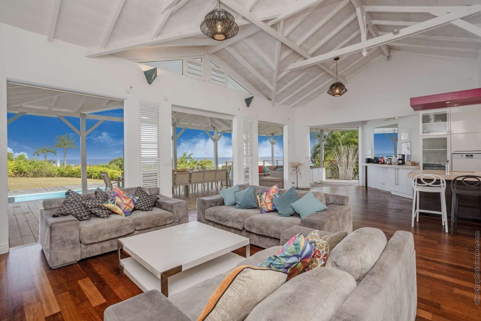 Living room and terrasse panoramic sea view