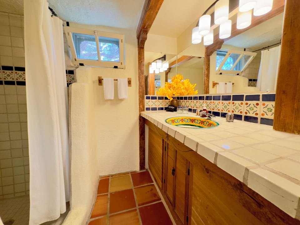 Queen Room (No Pets) | Bathroom | Shower, towels