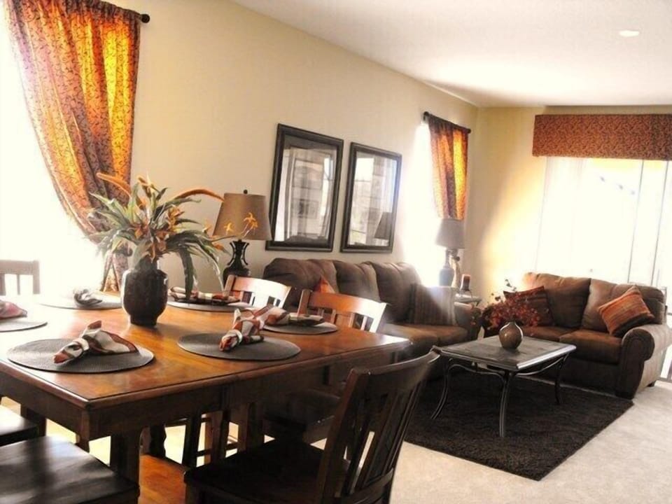 Lounge / Dining Room
