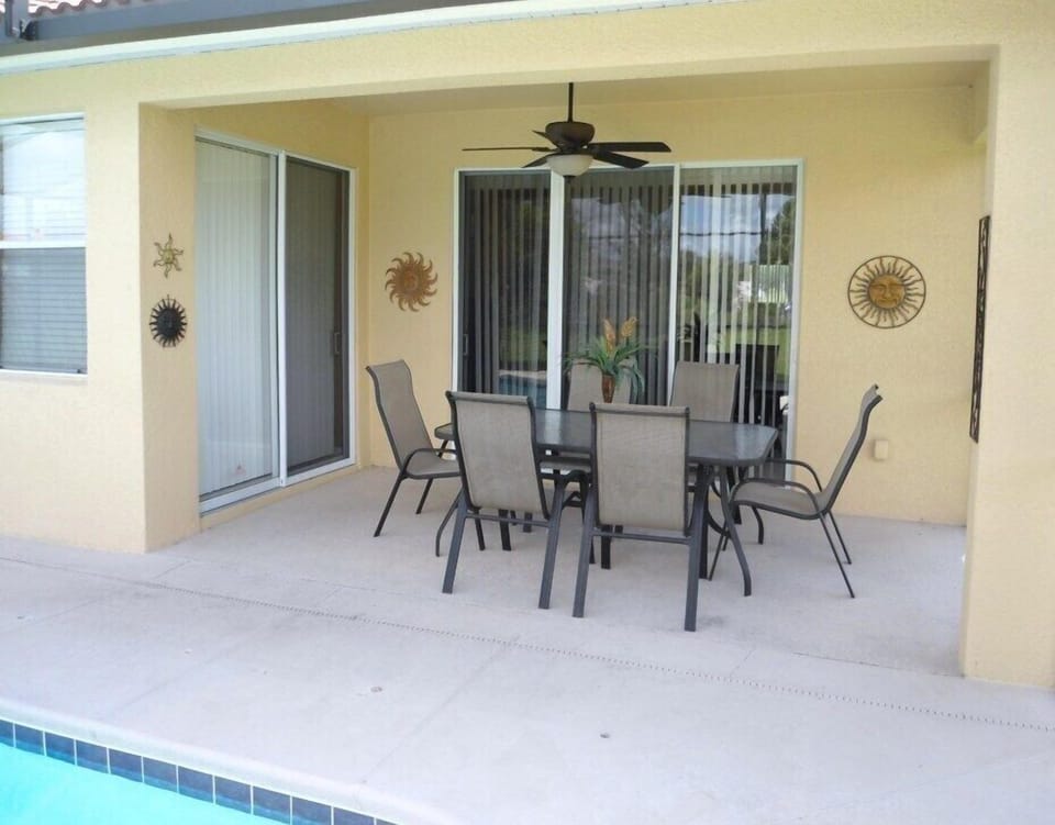 Pool Dining Area