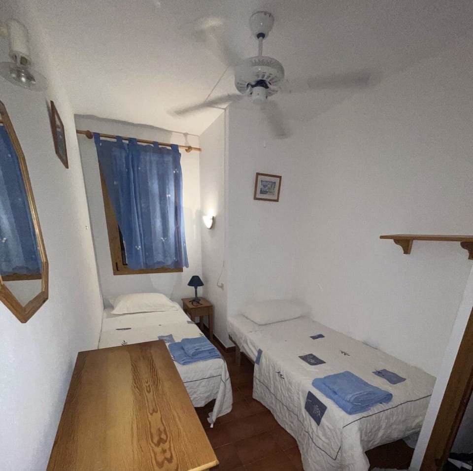 Bedroom 2 Twin beds