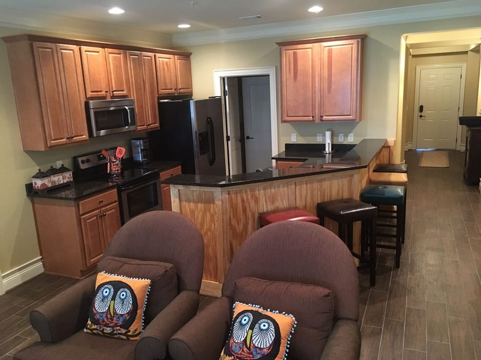 Fully equipped Kitchen, granite, dishwasher, coffee maker, blender, etc