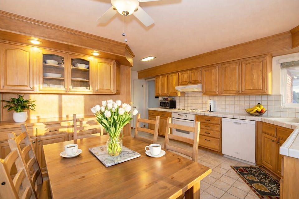 Simple, functional kitchen for group meals 