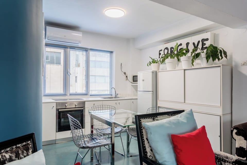 Fully equipped kitchen and dining