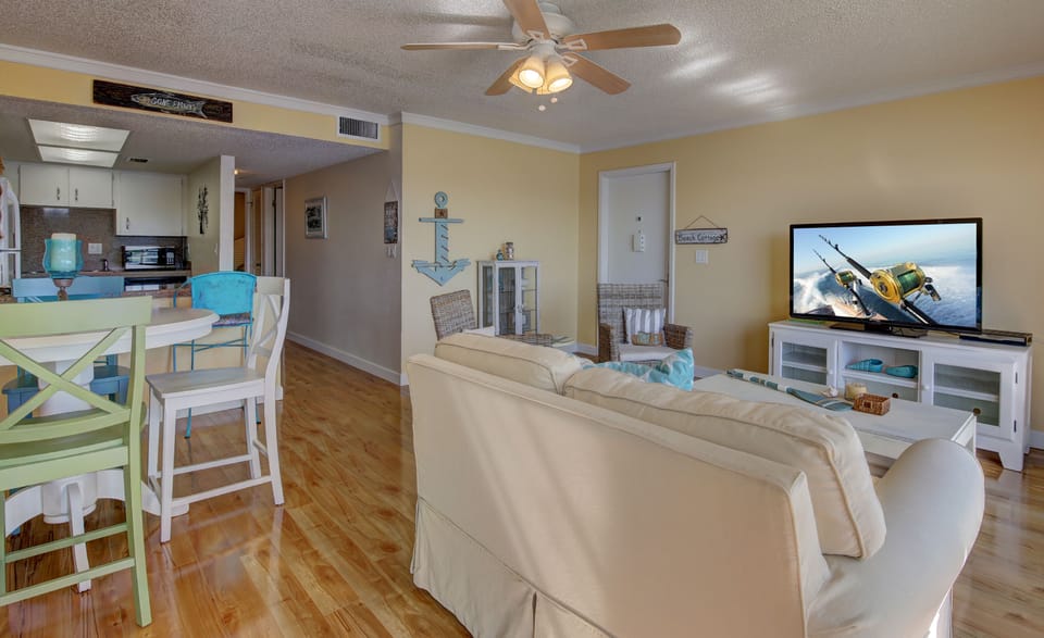 Living Room/Kitchen Area