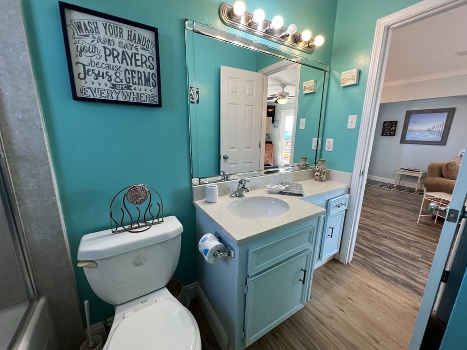 Hall bathroom with shower/tub combination.