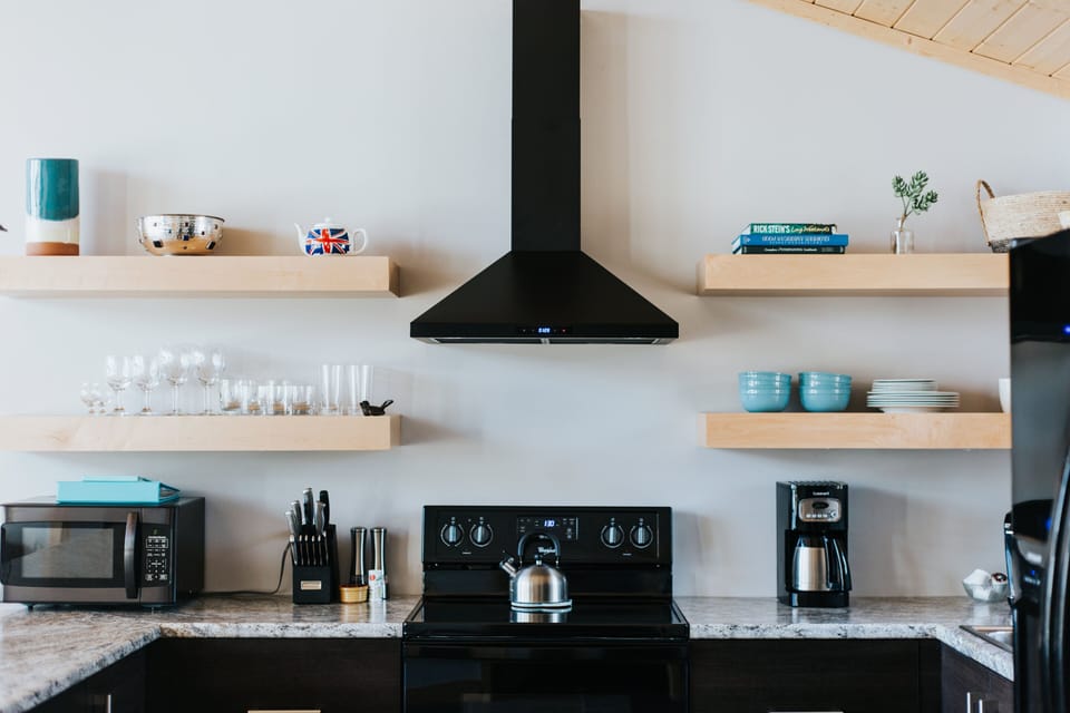 Fully equipped kitchen.