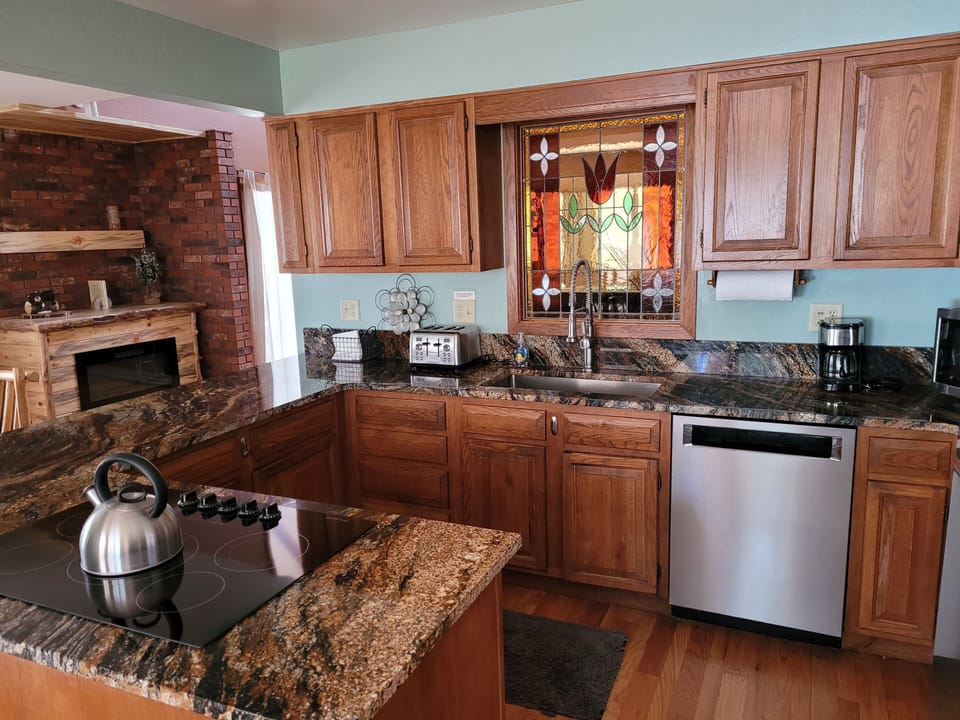Dream kitchen with granite countertops and full size appliances 