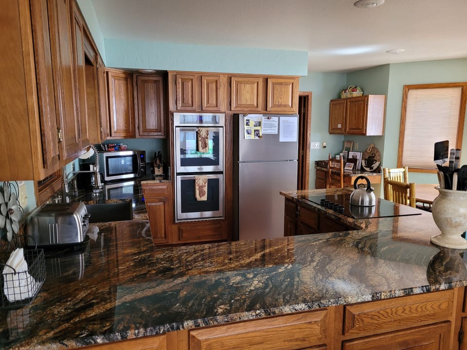 Dream kitchen with granite countertops and full size appliances 