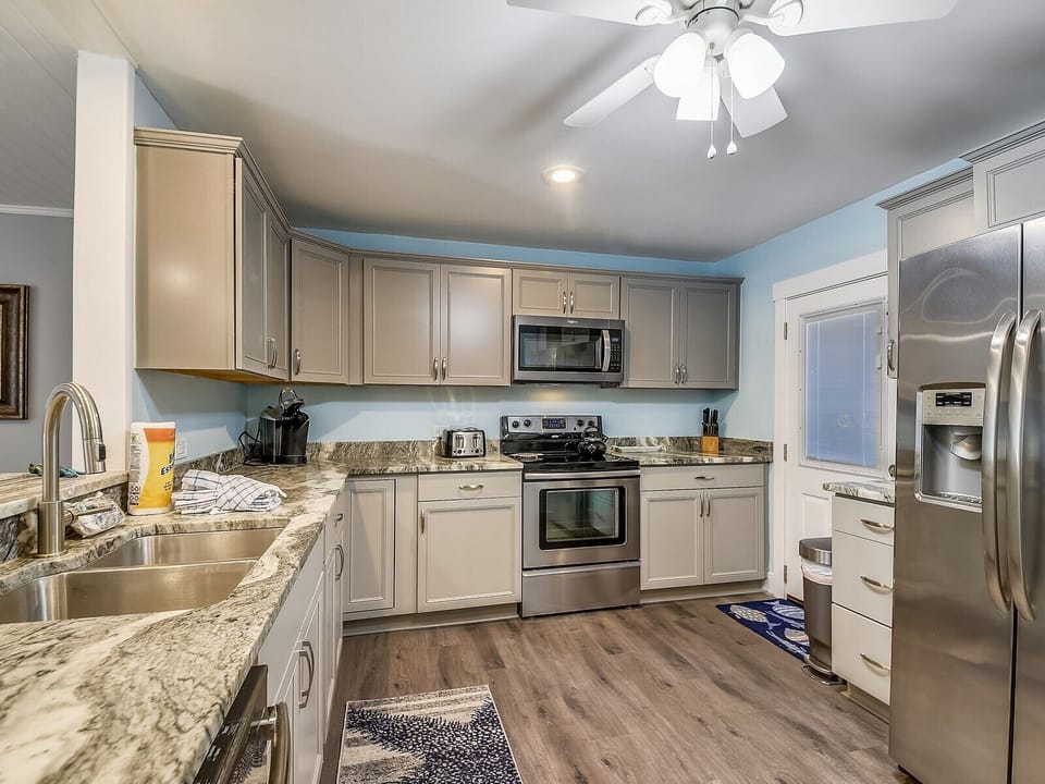 Newly Updated Kitchen at 606 Queens Grant