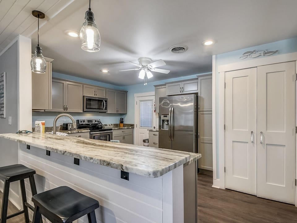 Beautiful New Kitchen at 606 Queens Grant