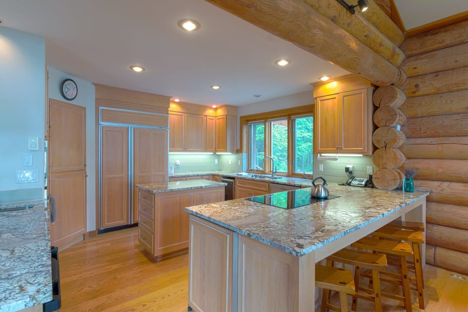 The cooks of the group won't be left lonely, there is plenty of room to sit down and catch at the breakfast bar.