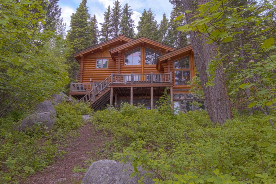 Welcome to the Payette Lakefront Lodge!