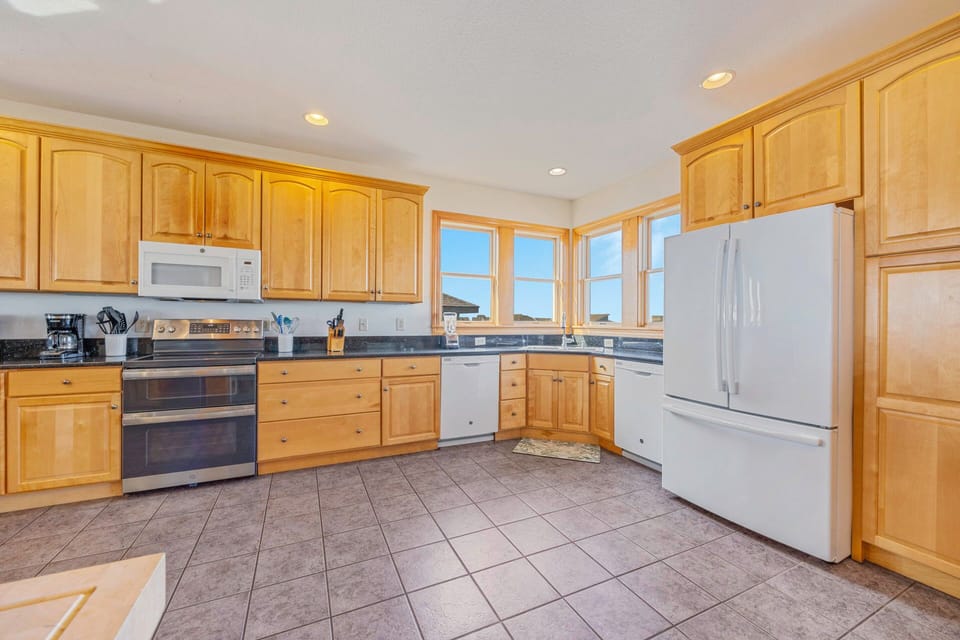Surf or Sound Realty - 368 - Sea Whisper - Kitchen -2