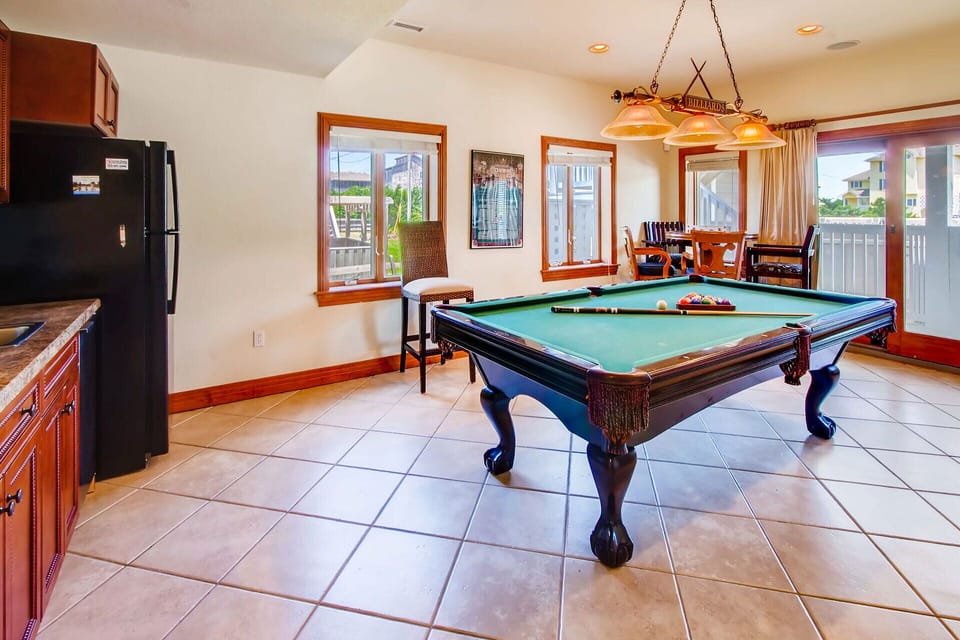 surf-or-sound-realty-solare-404-game-room-2