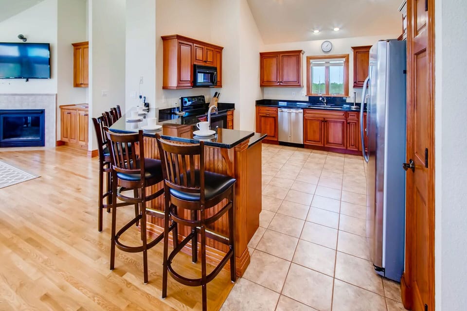 Surf-or-Sound-Realty-Solare-404-Kitchen-2