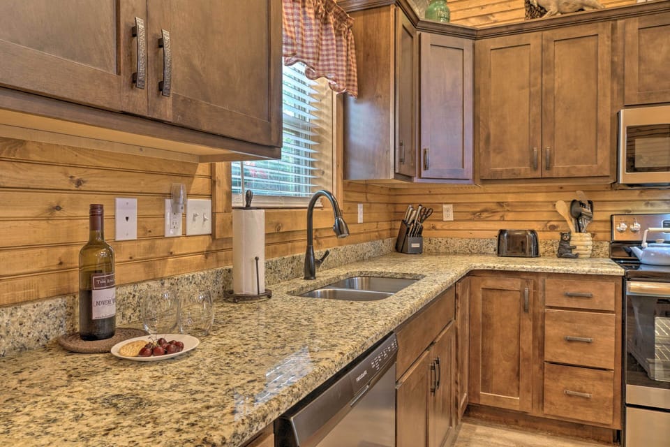 Kitchen | Dishwasher | 2 Coffee Makers