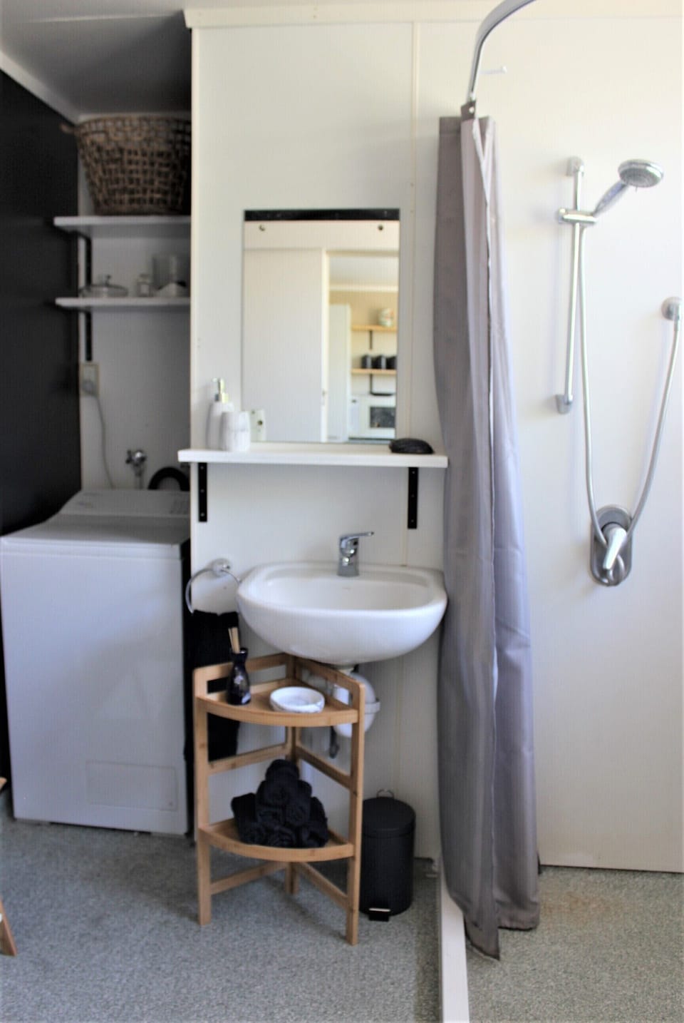 Bathroom & washing machine
