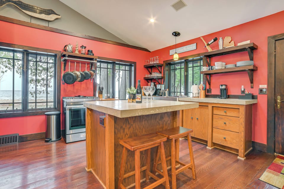 Kitchen | Equipped w/ Cooking Essentials