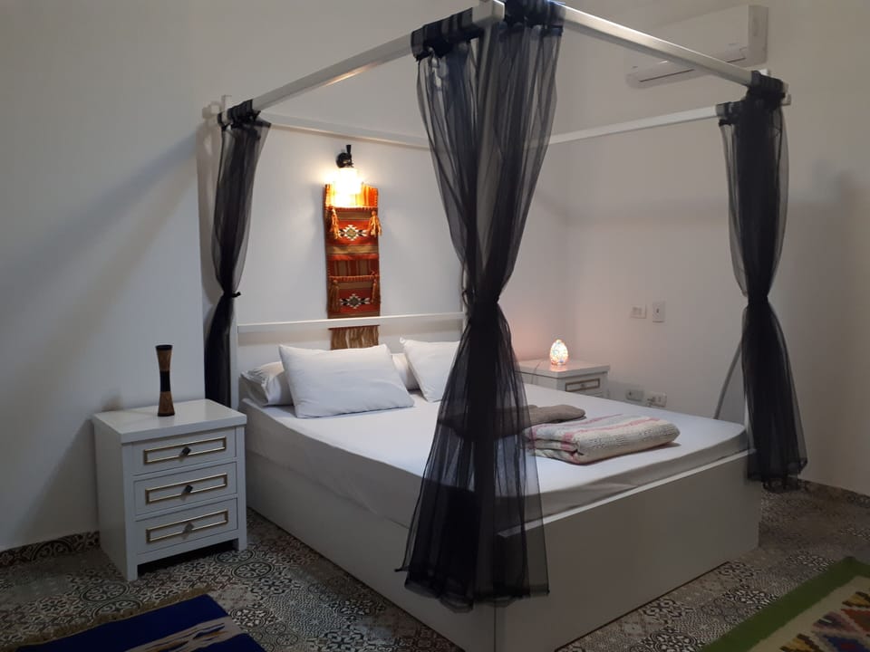 Deluxe Room, 1 King Bed | 3 bedrooms, individually decorated, individually furnished