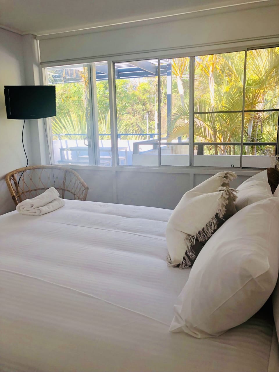 Queen bedroom 1 with Tv and view