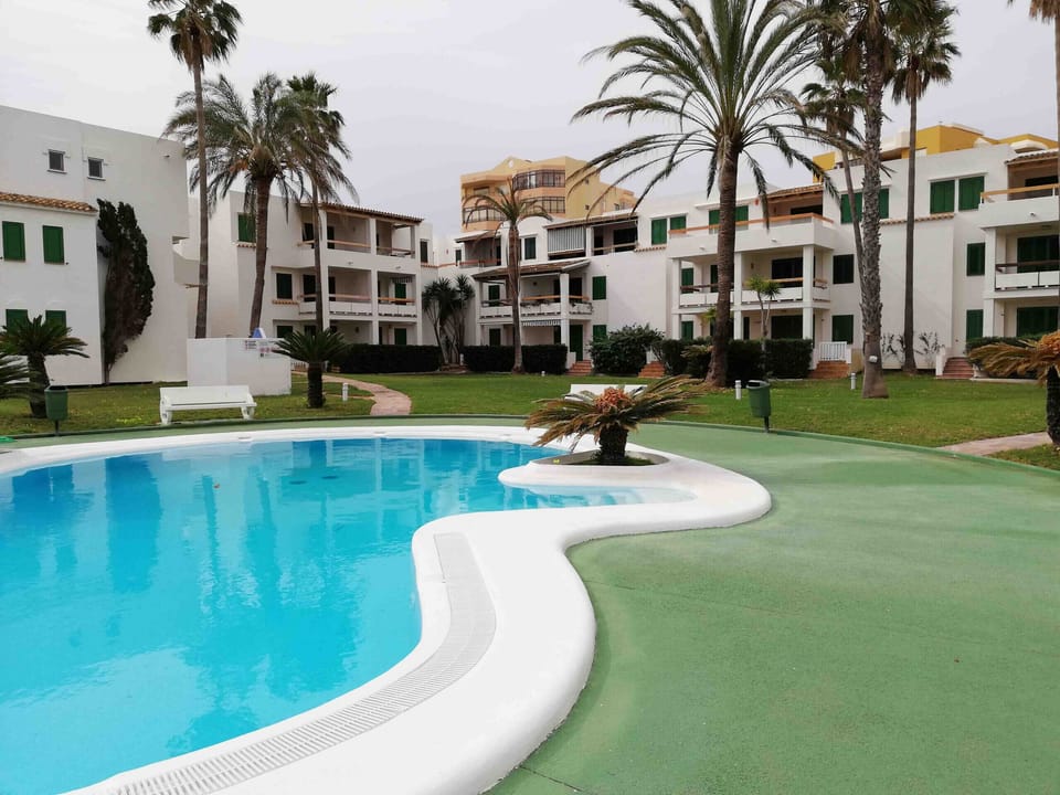 Swimming- pool