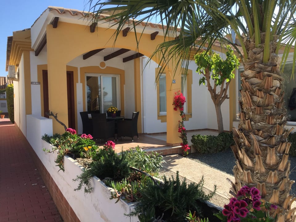 Semi-detached bungalow.
Find out what Villamazarron offers you more.