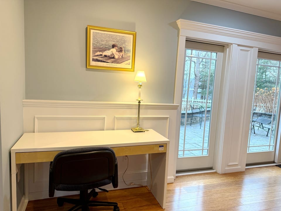 Desk area 1