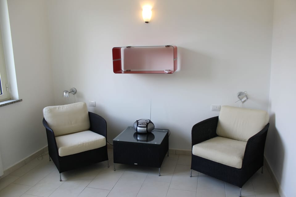 Relaxing chairs in bedroom on mainfloor.