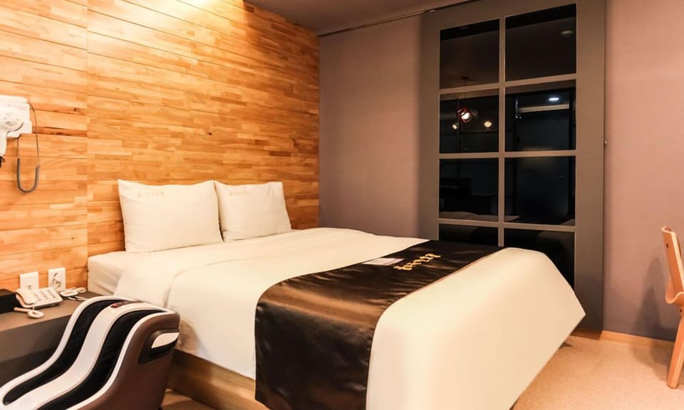 Deluxe Double Room | Individually decorated, individually furnished, free WiFi, bed sheets
